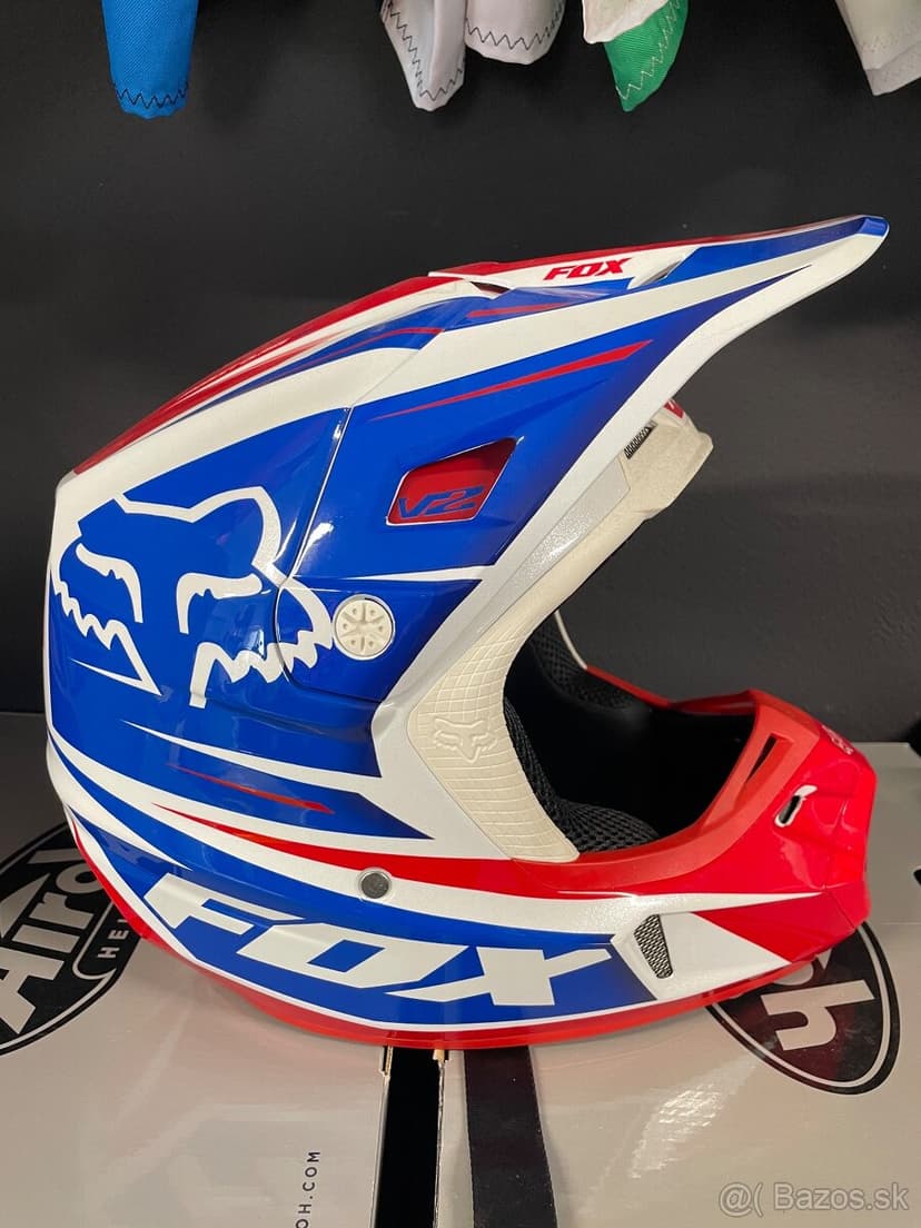 Mx prilba fox v2 nova