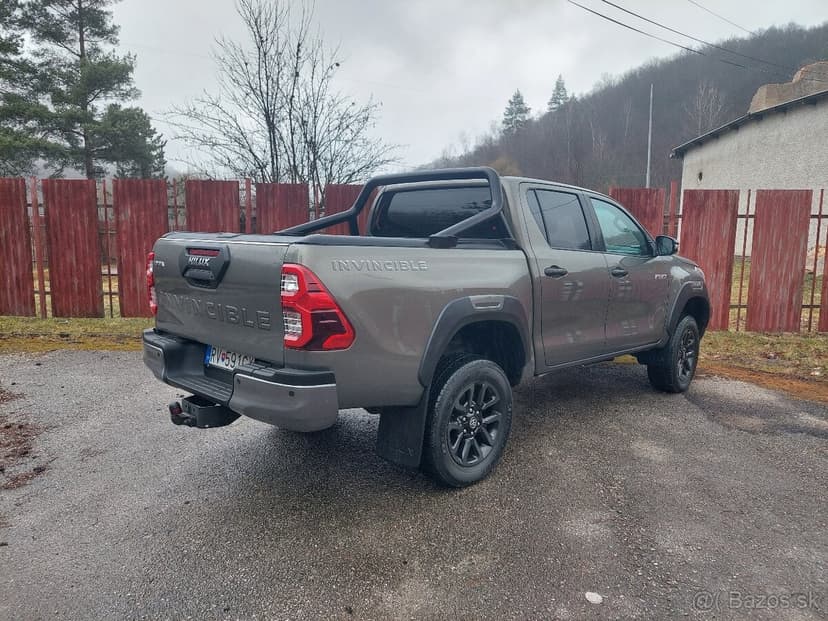 Toyota Hilux 2.8 D-4D Invincible 4x4 A/T, odpočet DPH