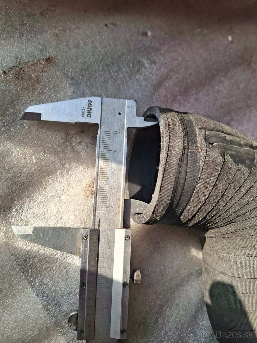 Td5 spodna hadica k intercooleru