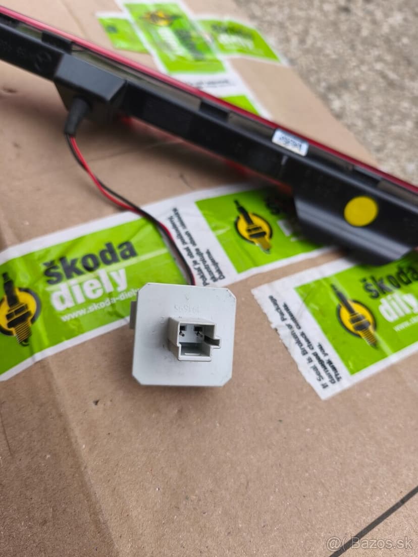 Tretie brzdové svetlo Mercedes GLC , E class , GLA ,Vito