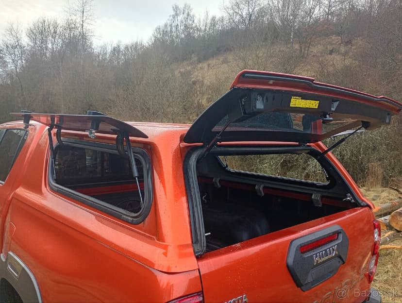 Toyota hilux hardtop