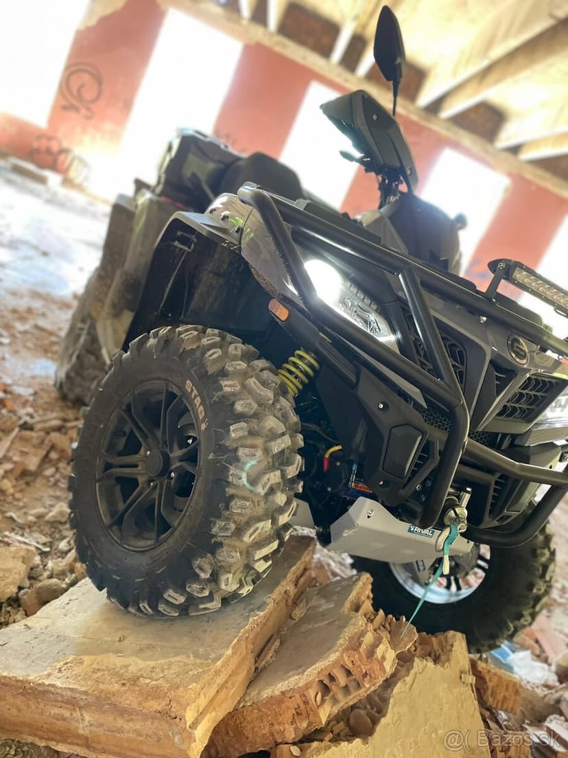CF Moto Cforce 1000 X Gladiator 4x4.