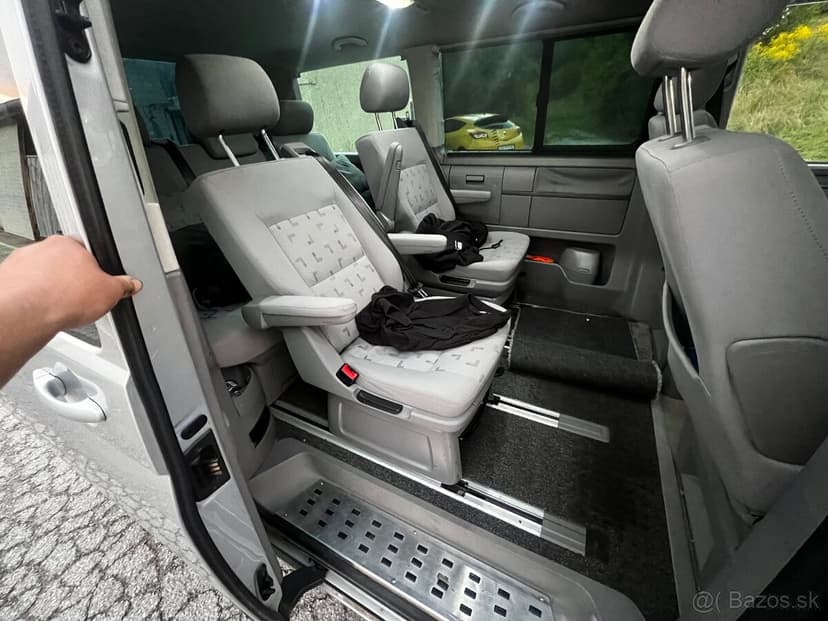 Predam volkswagen multivan T5 2.5 tdi