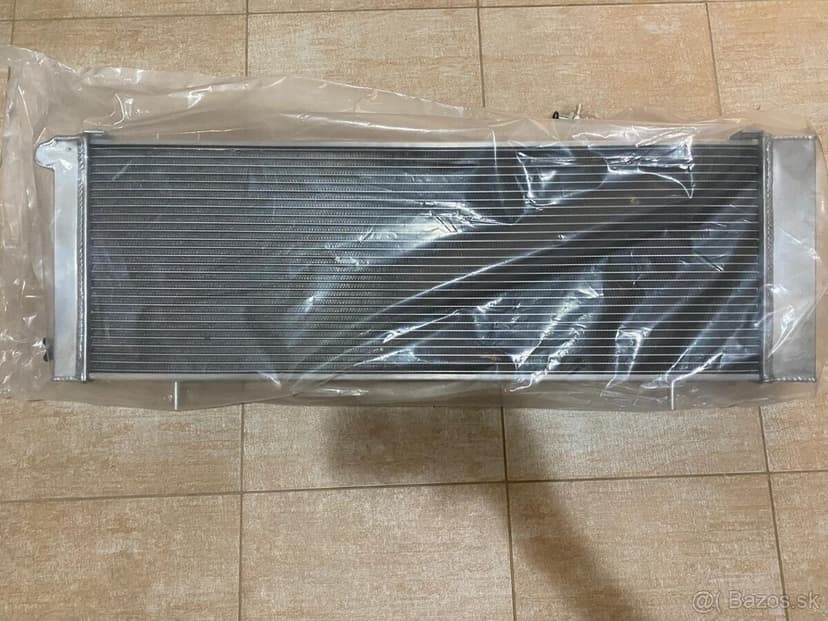 CELOHLINIKOVÝ SPORTOVNÍ CHLADIČ JEEP CHEROKEE XJ 4.0 A 2.5