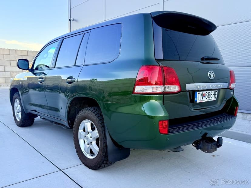 Toyota Land Cruiser 200 4.5 V8