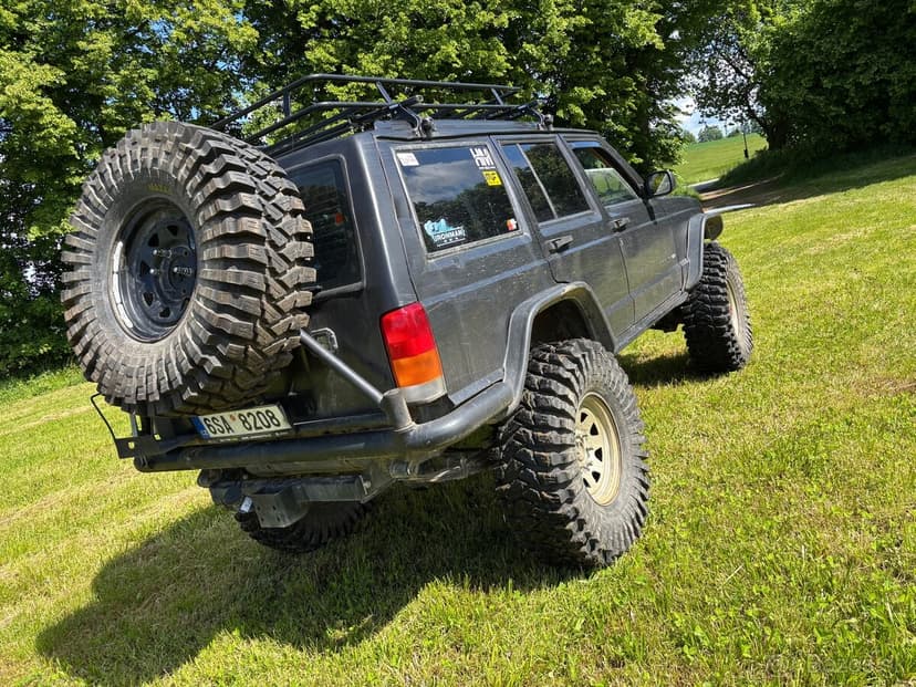 Jeep cherokee 4,0 benzín LPG