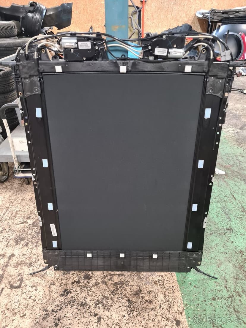 Čierny strop + strešné okno Jeep Grand Cherokee WK2