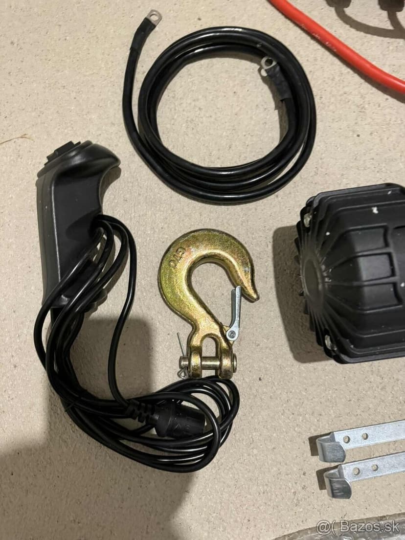 Predám NOVÝ profi elektrický naviják VEVOR 12V 13500lbs