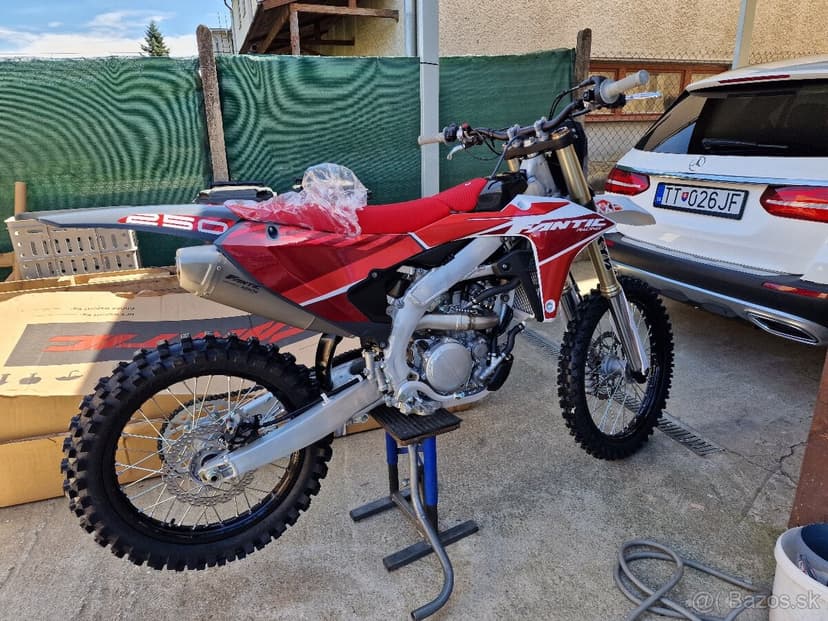 Yamaha yz250f 2025 ( Fantic XXF 250 )