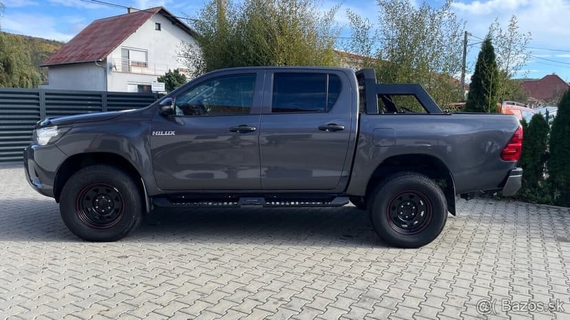 TOYOTA HILUX 2.4DI-D - PREDAJ AJ NA SPLÁTKY