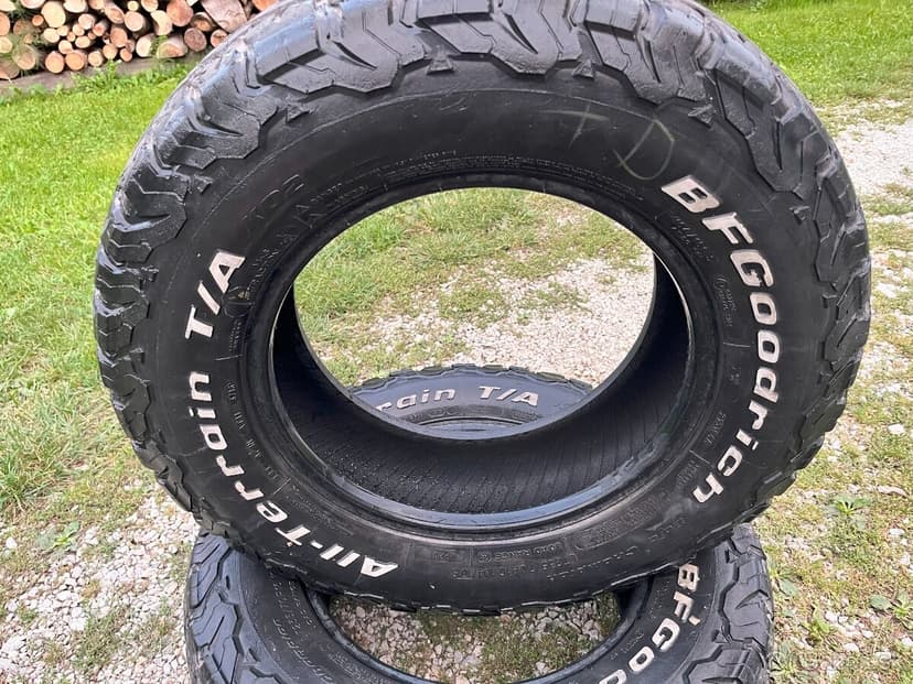 Gumy 235/70 R16