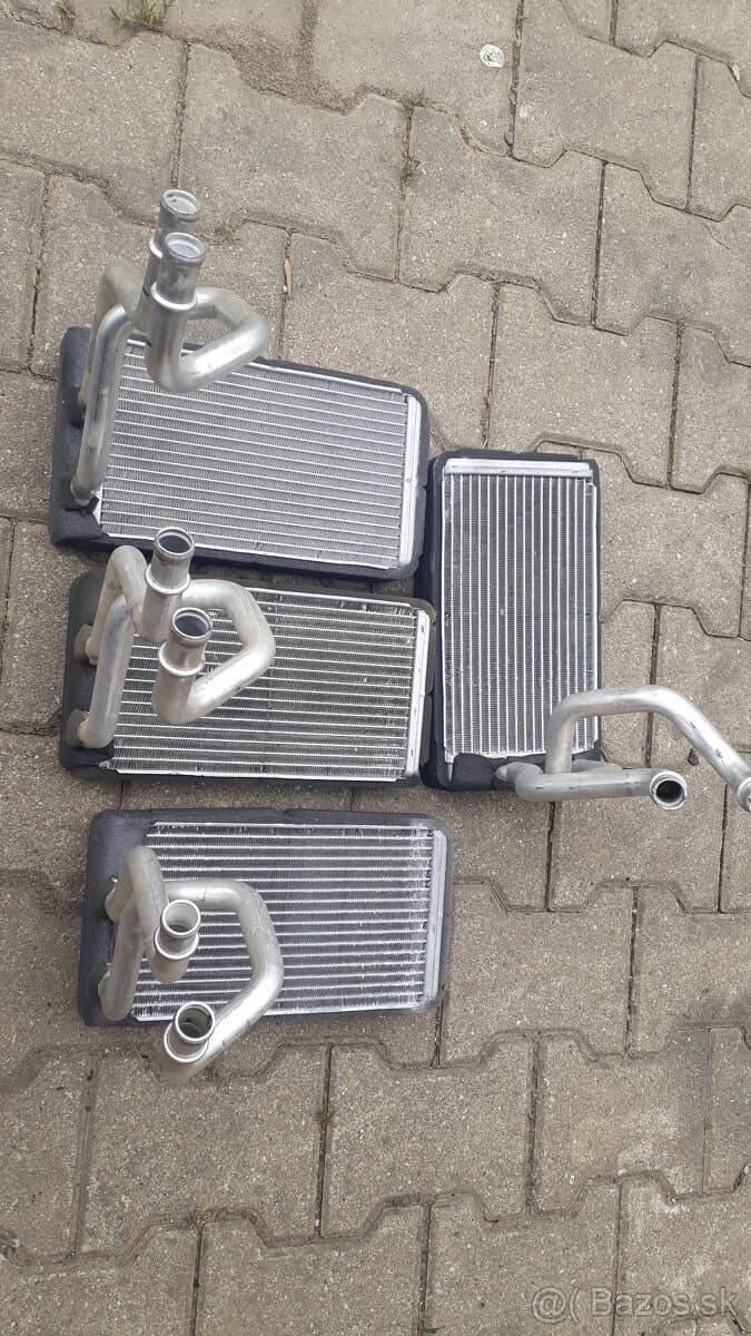 Nádobka ostřikovaču,moturek stěraču Nissan Navara/Pathfinder