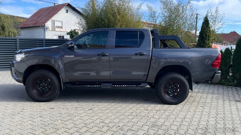 TOYOTA HILUX, s navijakom - na predaj / na splatky