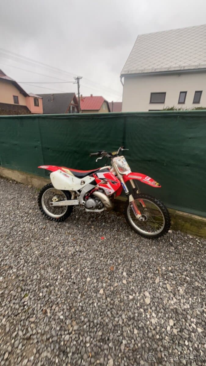 Predám Honda cr 250