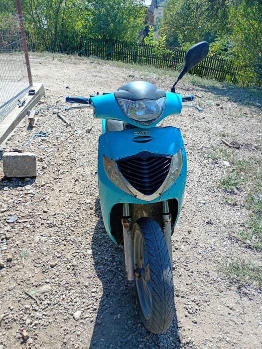 Vând sau schimb scuter 125 honda sh pe injecție