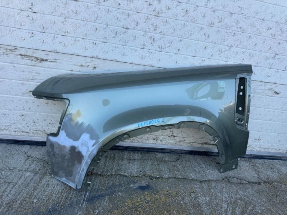 Aripa stanga fata Land Rover Defender L663 2020-2024