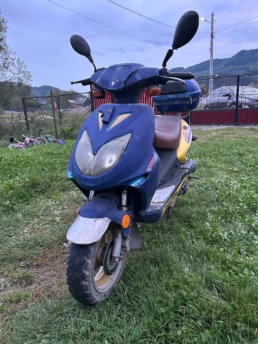 Vând scuter ,capacitate motor 49