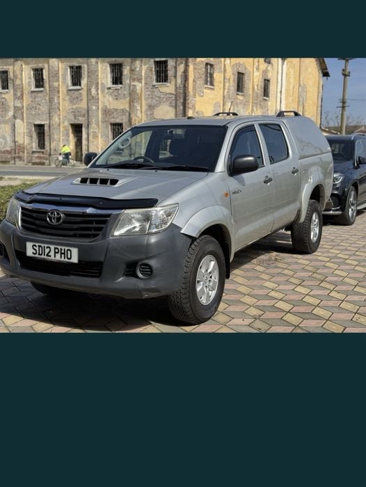 Dezmembrez Toyota Hilux 2013