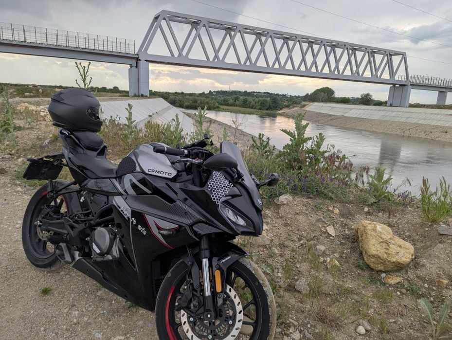 Vând CFmoto 300SR 2023