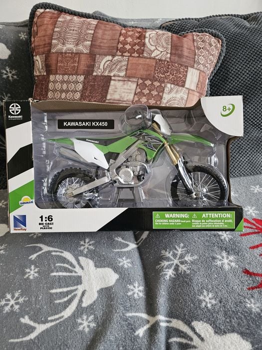 Macheta motocicleta kawasaki kx450 scara 1:6 noua 36 cm lungime