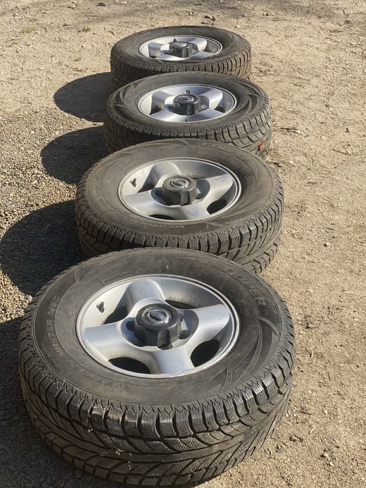 Vand 4 jante cu cauciucuri nissan navara