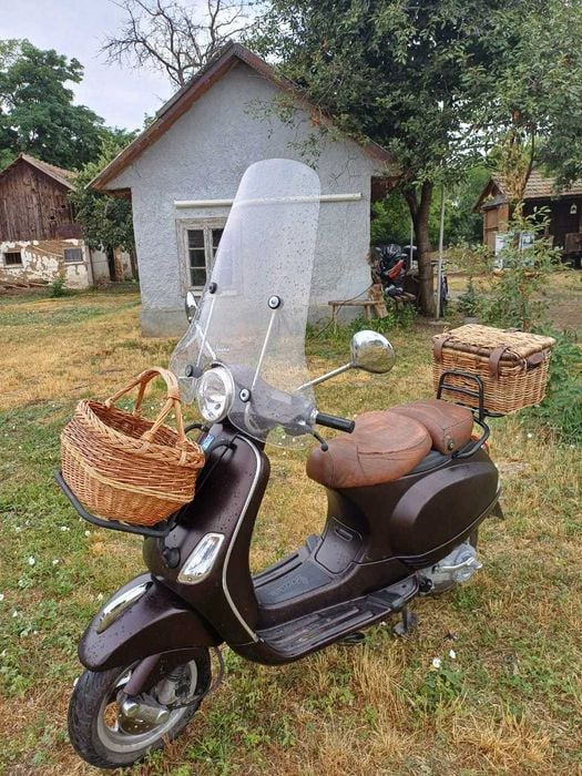 Vand scuter VESPA, 49 cc, se conduce FARA PERMIS