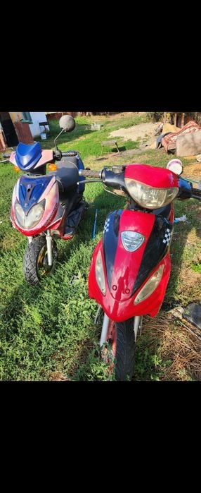 Vând doua scutere defecte