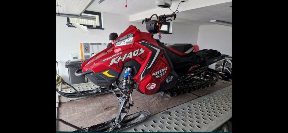 Snowmobil Polaris khaos