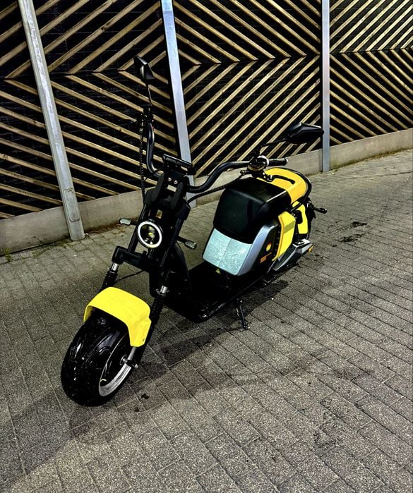 scuter electric moped