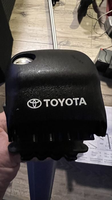 Bare transversale portbagaj Toyota Avensis Jeep Suzuki Samurai Thule