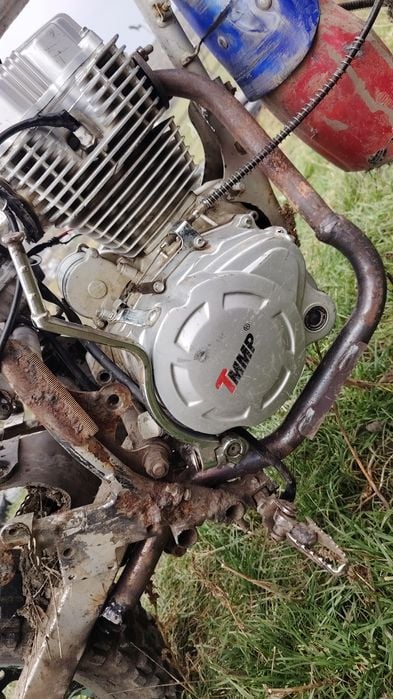 Vând cross de 250 cc cu 5 trepte .Preț 29 de milioane