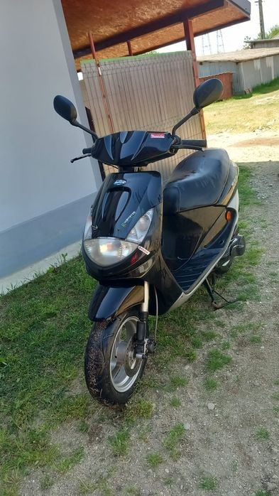 Vând scuter peugeot în stare foarte bună cu acte d