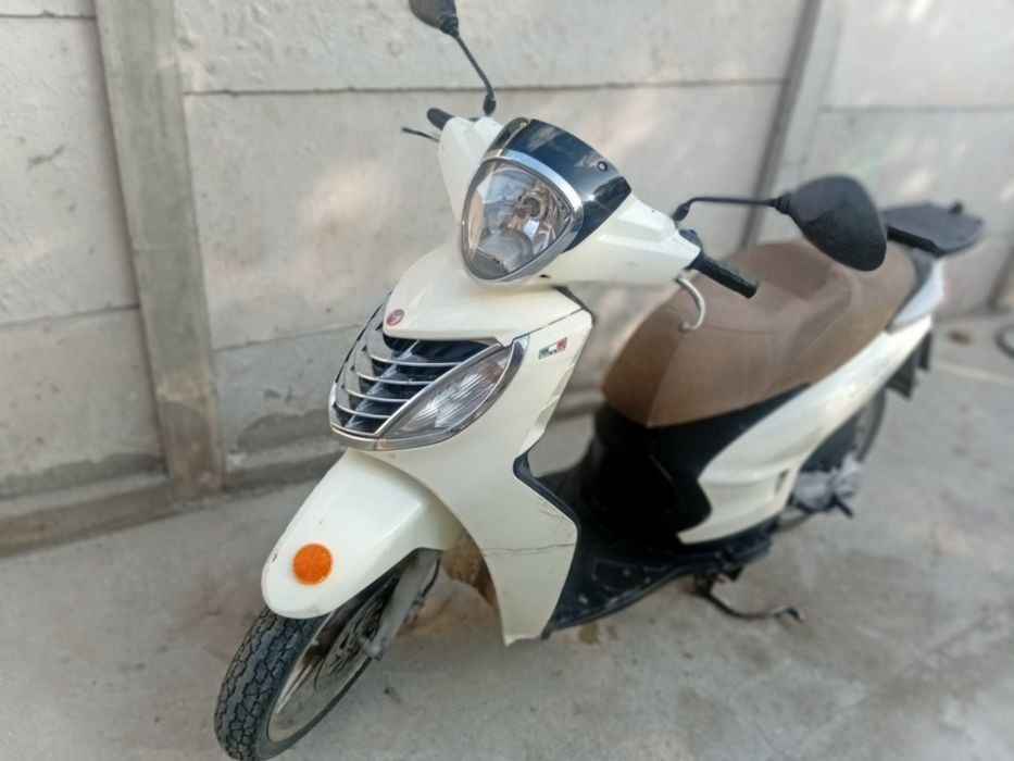 Vând scuter malaguti