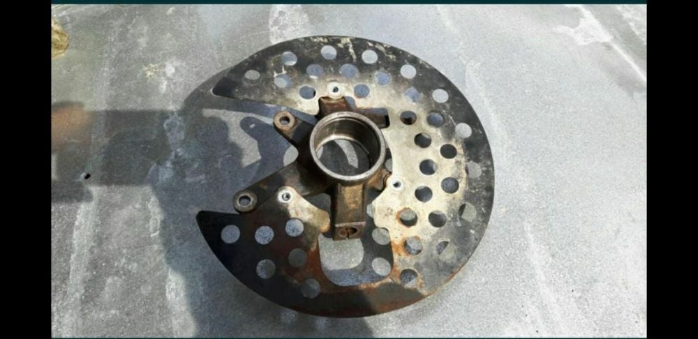 Fuzeta ATV cu aparatoare noroi