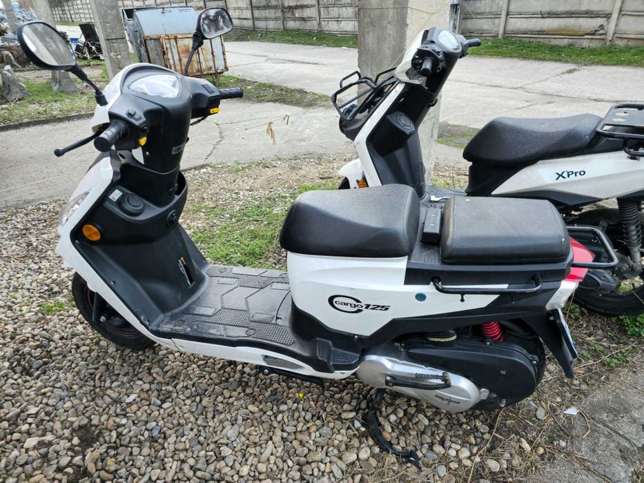 Vand Scuter in 6 rate. 125 cc, ABS, benzina, an 2023, 1650 euro
