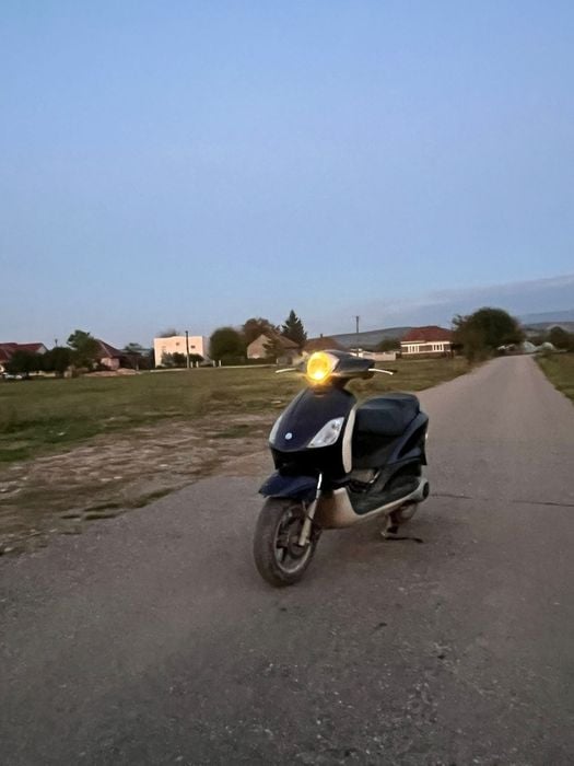 Scuter piaggio fly 125
