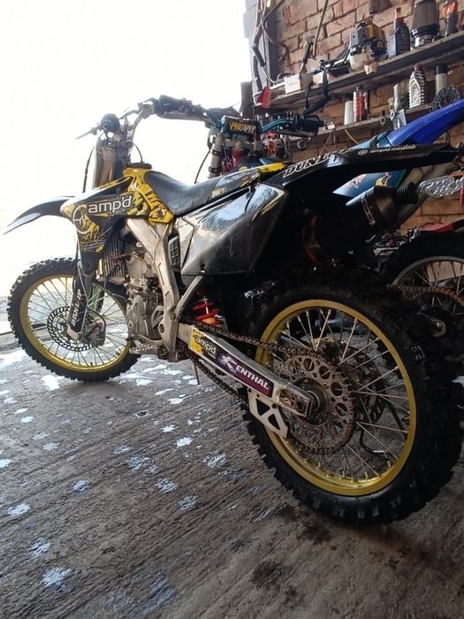 Cross Suzuki Remezeu de 450 cc