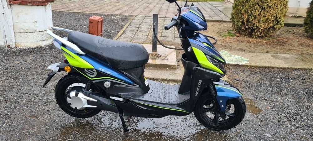 Vînd scuter electric rdb storm .limitat la 25 km /h fără permis .