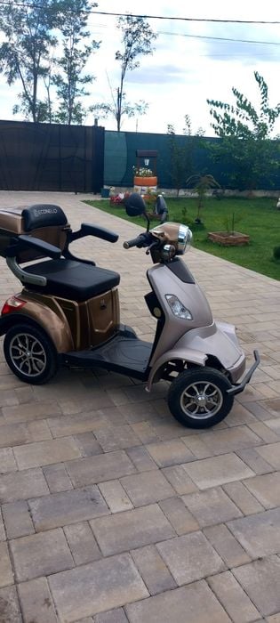Scuter electric cu 4 roti/scuter persoane cu dizabilități