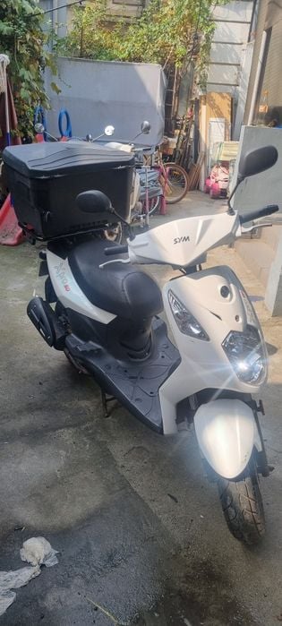 De vânzare scuter Sym de 50 cm gata de munca înmatriculat acte valabil