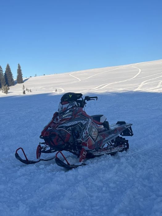 Snowmobil Polaris Khaos – Stare foarte bună 2021