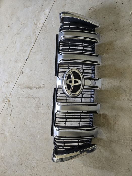 Grila toyota land cruiser 150. Impecabila fara defecte