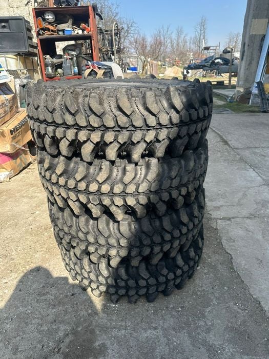 Vând Cauciucuri Silverstone 31 10,5 r15