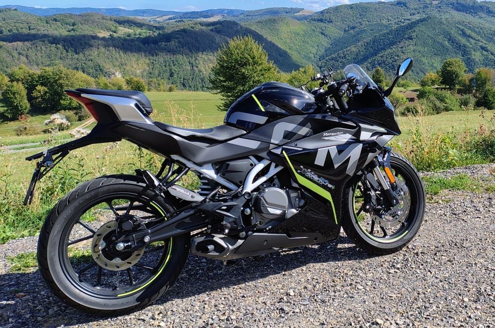 Motocicleta A2 CFMOTO 300SR - ABS