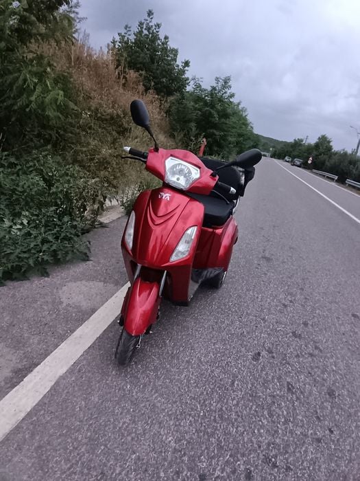 Vând triciclu cu un loc