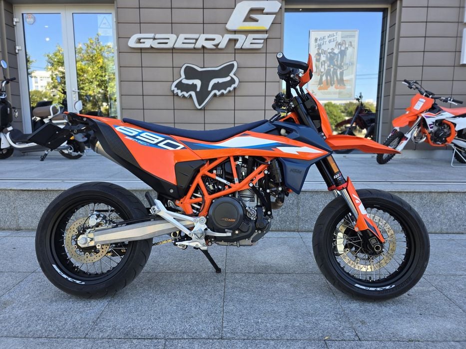 KTM 690 SMC-R 2023 Supermoto