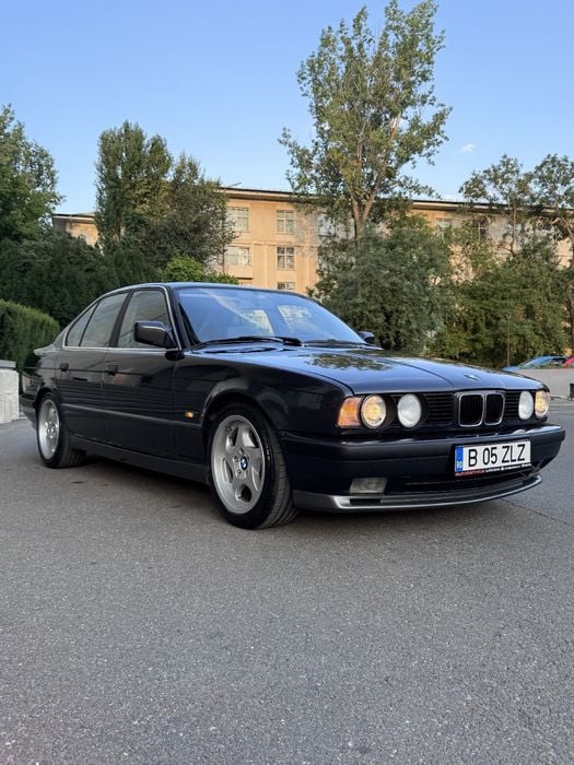 BMW M5 e34 vehicul istoric