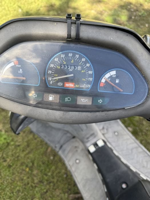 Vand sau schimb scuter aprilia