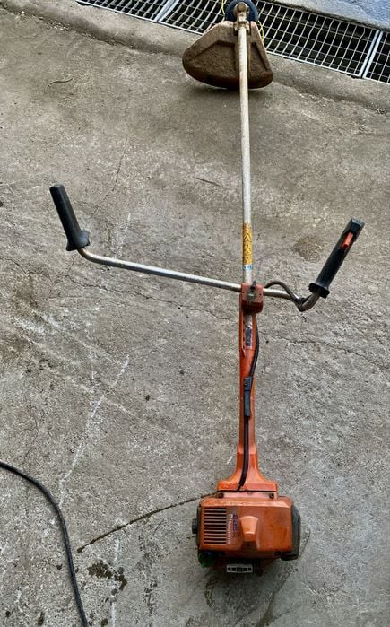 Motocoasă Husqvarna 225R E-tech – puternică și fiabilă