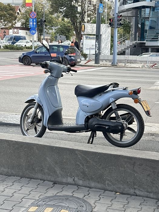 Scuter Aprilia Scarabeo